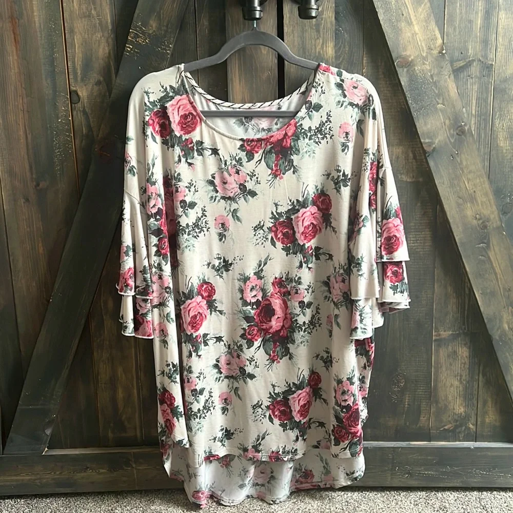 Flowy Floral Top - Picture 1 of 3